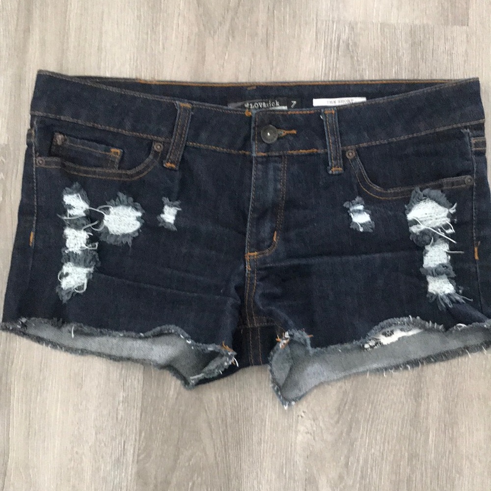 Hot Topic dark denim shorts size 7